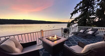 Chico Bay Inn Penthouse Suite: Hot Tub • Fireplace • Private Beach • Kayaks