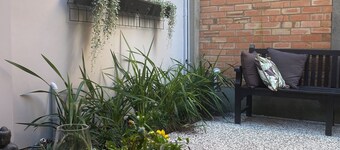 Central hideaway amongst Launceston's artisan cafes, bars, and eateries.