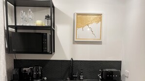 Kaffetrakter/tekoker, kjøleskap, mikrobølgeovn og vannkoker