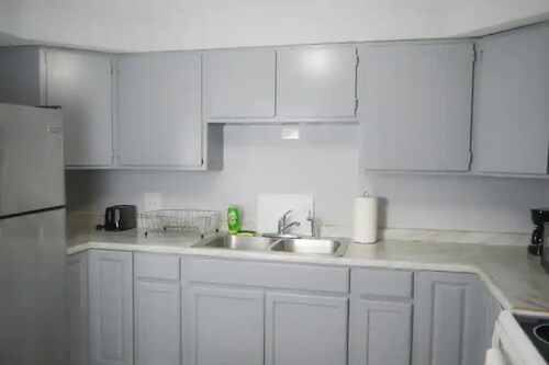 Cozy North Side Chicago Studio APT for Exploring