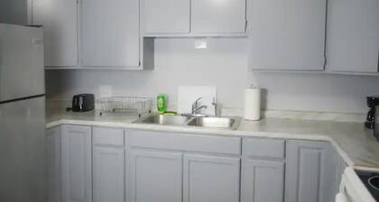 Cozy North Side Chicago Studio APT for Exploring