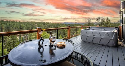 Mountain & Pond Views, Hot Tub, Loft+3BR, Stargazing, Kid + Dog Friendly