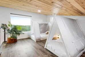 4 bedrooms, travel crib, free WiFi, bed sheets - Mountain & Pond Views, Hot Tub, Stargazing, Kid + Dog Friendly, Loft+3BR (Florissant)