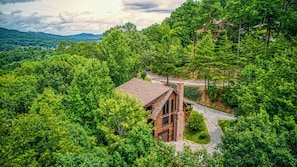 Exterior - Mountain Vacation Time! 2 miles to GSMNP@ Line Springs~Hot Tub~Games~2 Decks (Sevierville)