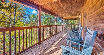 Fall Fun in the Smokies! 2mi to GSMNP Entrance•Hot Tub•Bears•2 Decks•Fast WiFi