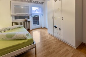 2 bedrooms, iron/ironing board, free WiFi, bed sheets