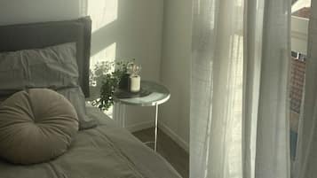 1 slaapkamer, een strijkplank/strijkijzer, gratis wifi, beddengoed