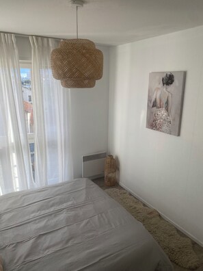 1 chambre, fer et planche à repasser, Wi-Fi gratuit, draps fournis