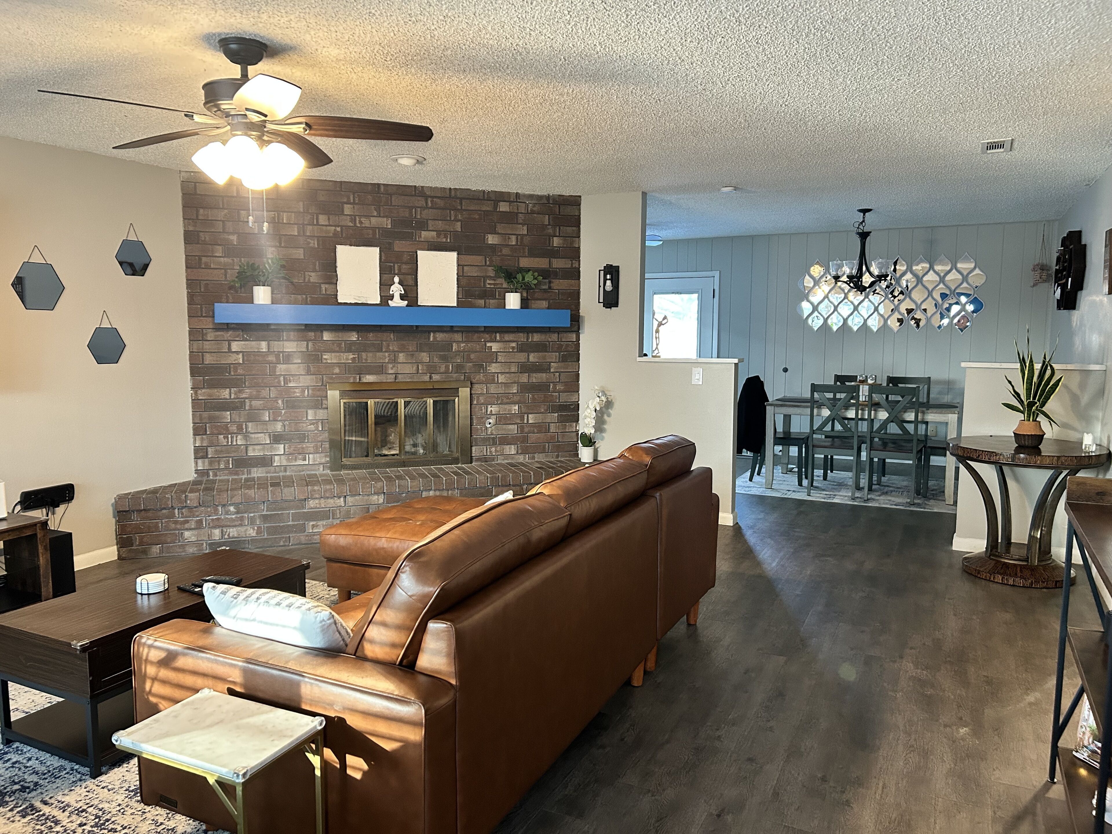 Central Location & Pet Friendly - Modern Comfort