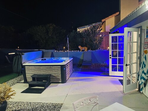 Hot tub jacuzzi,splash water,mini golf,mounting view and popular for hiking area