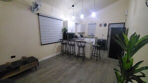 Fridge, microwave, oven, stovetop - Zen at Phoenix 24hr security- Gated Community
Luxury & comfort in a modern space (Portmore)