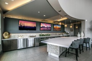 Interior - Rooftop Pool with Views-King Beds-Parking 1123 (Scottsdale)