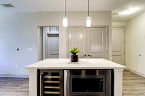 Fridge, microwave, oven, stovetop - Rooftop Pool with Views-King Beds-Parking 1123 (Scottsdale)