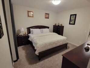 1 slaapkamer, een strijkplank/strijkijzer, reisbedje, gratis wifi