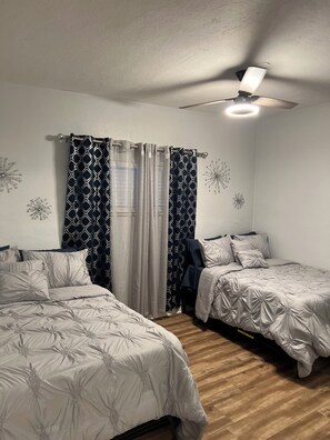 3 habitaciones, escritorio, tabla de planchar con plancha y wifi gratis 