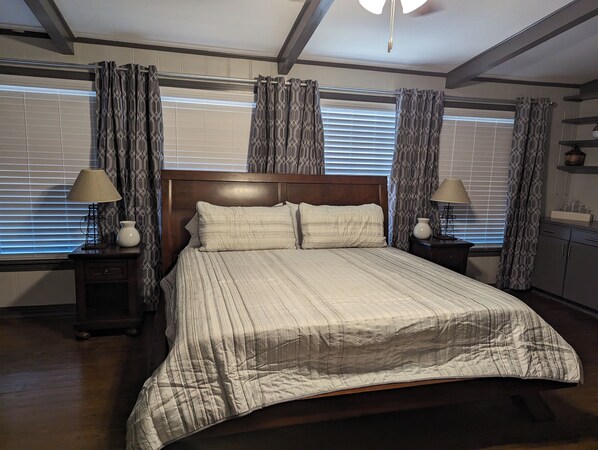 3 bedrooms, iron/ironing board, WiFi, bed sheets