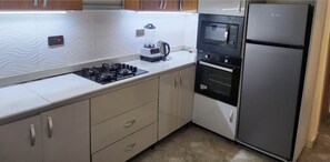 Four Ă micro-ondes, un four, surface de cuisson