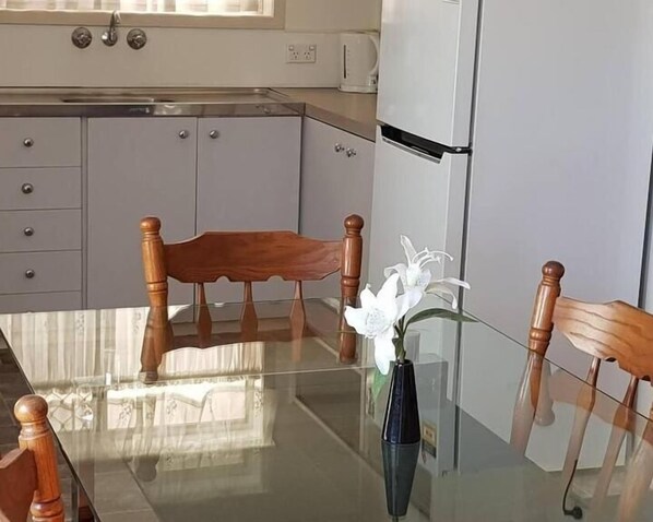 In-room dining - Kippa Ring Village Motel (Kippa-Ring)