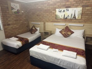 Quarto casal ou duplo conforto | Ferros/tábuas de passar roupa, Wi-Fi de cortesia, roupa de cama