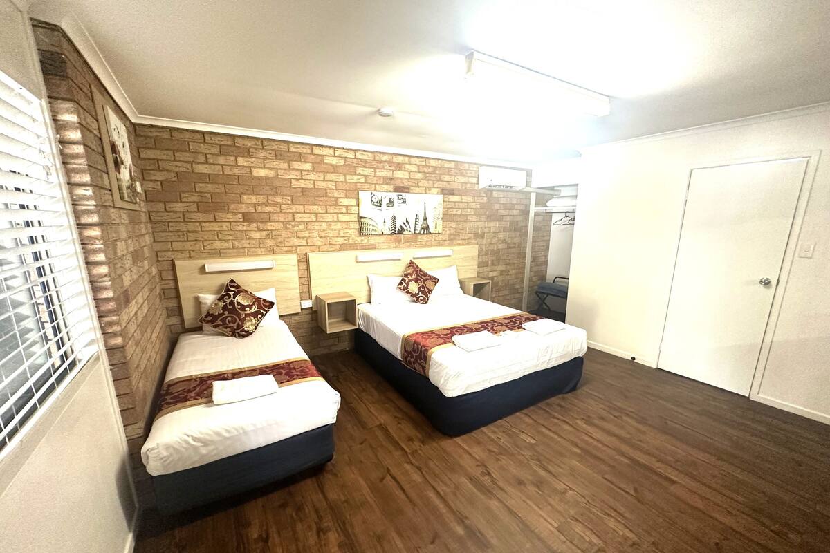 Comfort-Doppel- oder -Zweibettzimmer | 1 Schlafzimmer, Bügeleisen/Bügelbrett, kostenloses WLAN, Bettwäsche