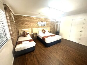 Comfort Double or Twin Room | Iron/ironing board, free WiFi, bed sheets