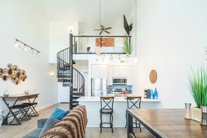 Superior Apartment | Living area | 55-inch Smart TV with digital channels - King Bed - Top Floor 2sty Loft - Parking 4058 (Phoenix)