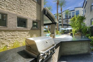 BBQ/picnic area - King Bed - Top Floor 2sty Loft - Parking 4058 (Phoenix)