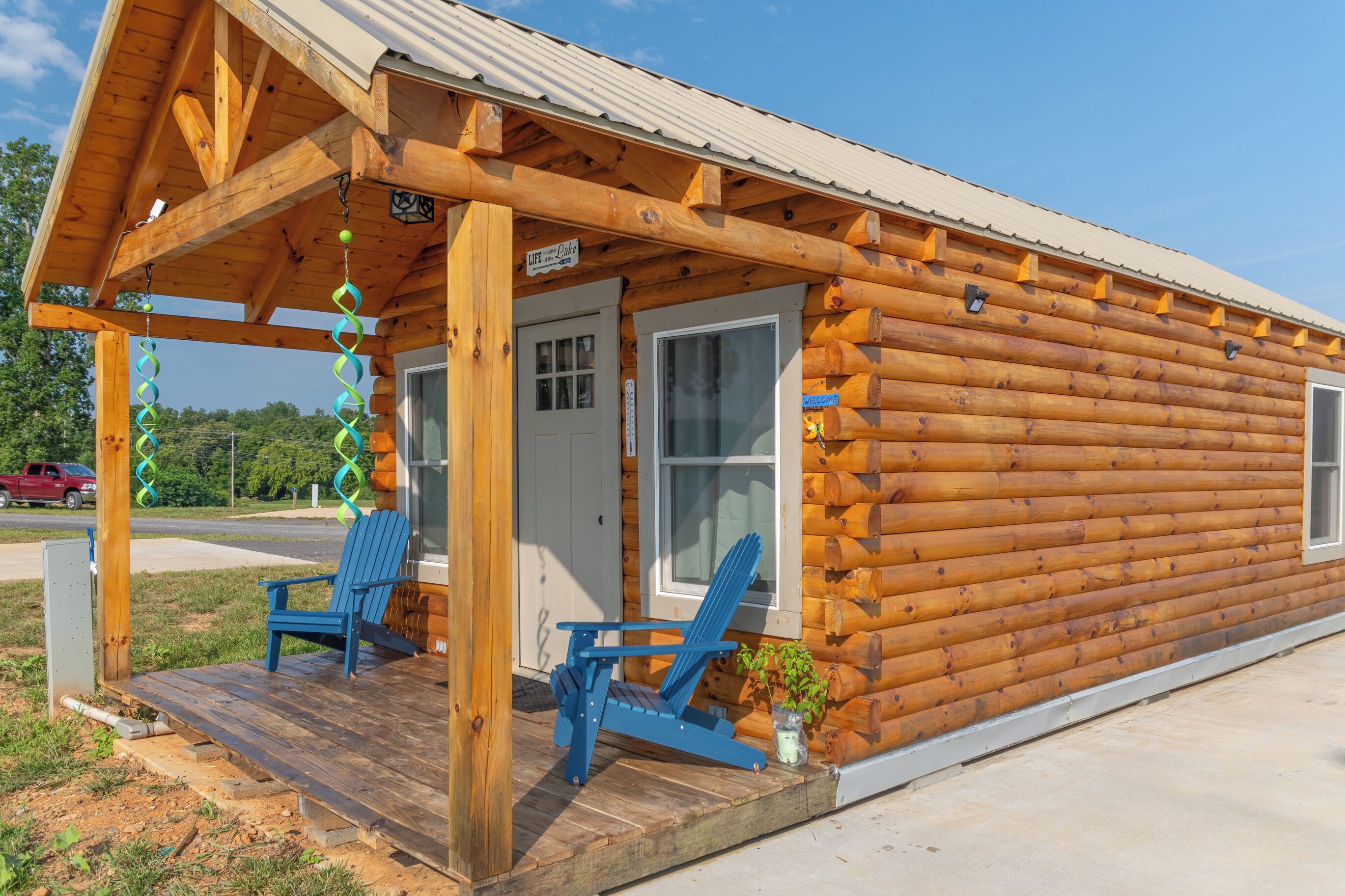 Tiny 1 Bedroom 1 Bathroom Log Cabin on the Lake