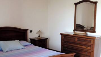 1 habitación, acceso a internet y ropa de cama