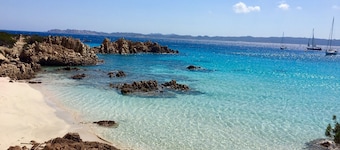 Seaside Apartment Baja Sardinia - Rent from August 7, 2027, to August 28, 2027
