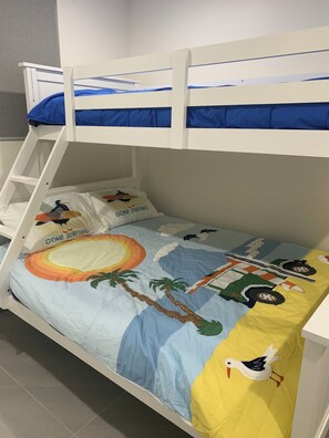 3 bedrooms, iron/ironing board, WiFi, bed sheets