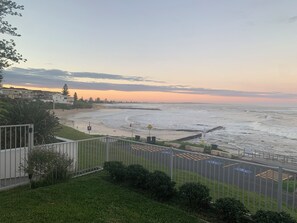 Property grounds - Apartment 1, 88 Ocean Parade, The Entrance NSW. Room for 6 near beach and baths (The Entrance)