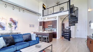 Superior Apartment | 1 bedroom, down comforters, memory foam beds, desk - Loft with Views-King Bed-Close to Shop/Dine-Parking 4011 (Phoenix)