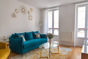 TV, offices - Quiet and Elegant - near Eiffel Tower and Rue Cler (Paris)