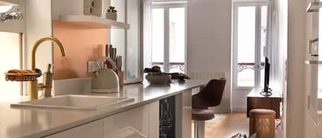 Fridge, microwave, oven, stovetop