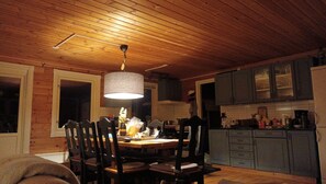 Dining - Charming cabin near slopes with sauna (Innlandet)