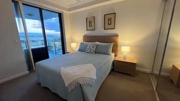 2 Schlafzimmer, Zimmersafe, Schreibtisch, Bügeleisen/Bügelbrett
