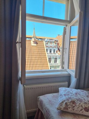 Classic Single Room | Premium bedding, individually decorated, individually furnished, desk