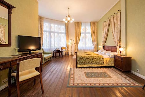Luxury Suite | Premium bedding, individually decorated, individually furnished, desk