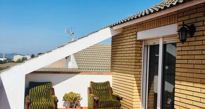 Tranquil and spacious super large room in Barcelona