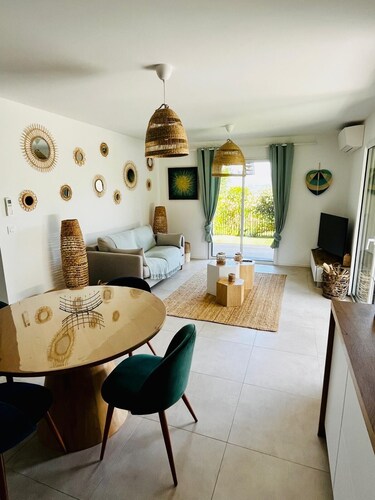 Grand Appartement, en rez de Jardin vue sur la Montagne et Maquis au Calme