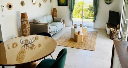 Grand Appartement, en rez de Jardin vue sur la Montagne et Maquis au Calme