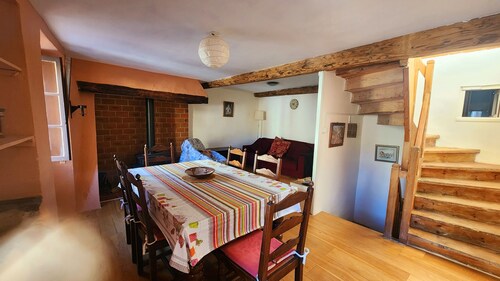 Cosy but spacious cottage in a beautiful thermal village in the Pyrénées.