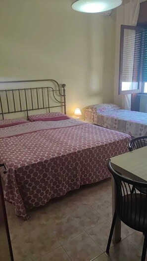 5 bedrooms, iron/ironing board, free WiFi, bed sheets