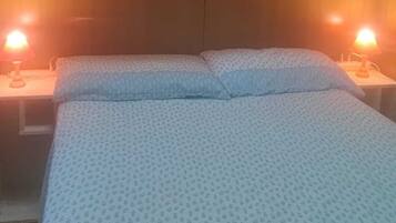 5 bedrooms, iron/ironing board, free WiFi, bed sheets