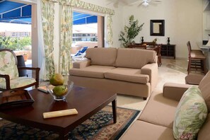 TV, offices - Puerto Aventuras Apartment in Gran Marina (Puerto Aventuras)