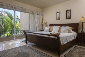 1 bedroom, iron/ironing board, WiFi, bed sheets - Gran Marina Puerto Aventuras: Jacuzzi and Garden (Puerto Aventuras)