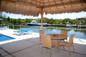Outdoor dining - Puerto Aventuras Marina Apartment with Hot Tub! (Puerto Aventuras)
