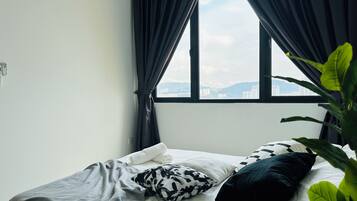 3 bedrooms, iron/ironing board, WiFi, bed sheets