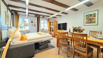 5 Schlafzimmer, Schreibtisch, Bügeleisen/Bügelbrett, Reisekinderbett